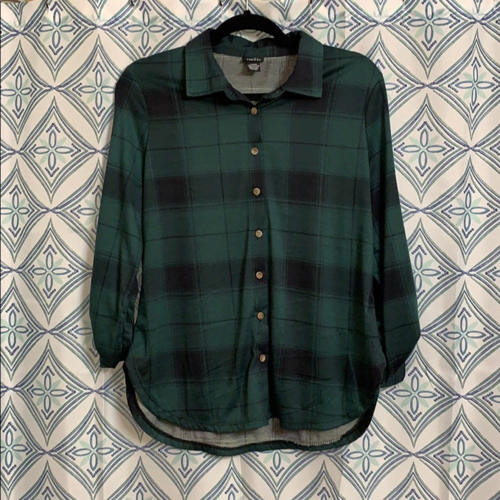 Plaid button down 3/4 sleeve
